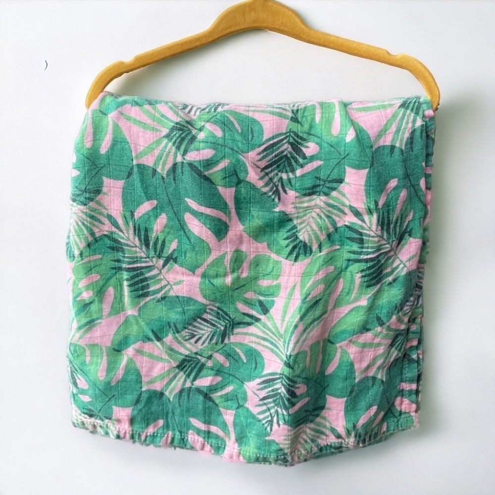 Angel Dear Bamboo Muslin Swaddle Blanket (Tropical Leaves)